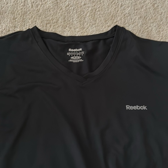 NEW WITH TAGS Reebok sweat wicking exercise shirt - Picture 3 of 4